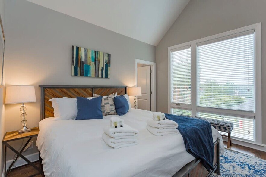 Building Photo - 814 Smiley St