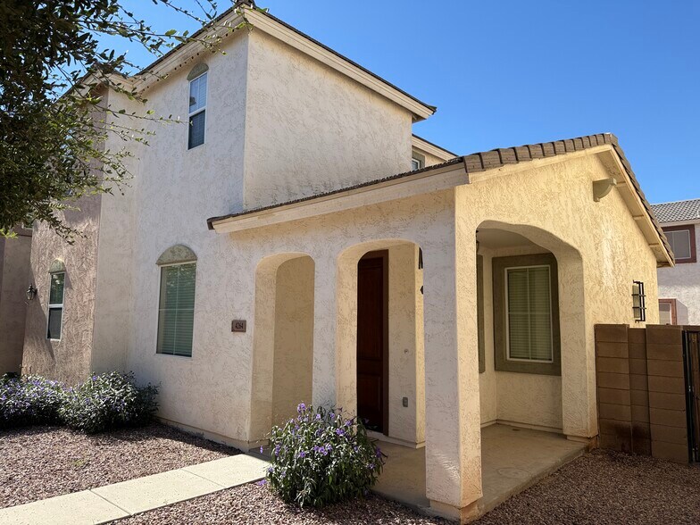 Primary Photo - 4264 E Carla Vista Dr