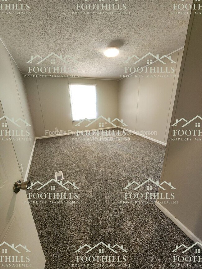 Building Photo - 240 Latham Dr