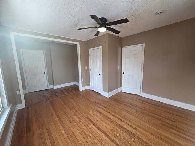 Building Photo - 184 King St