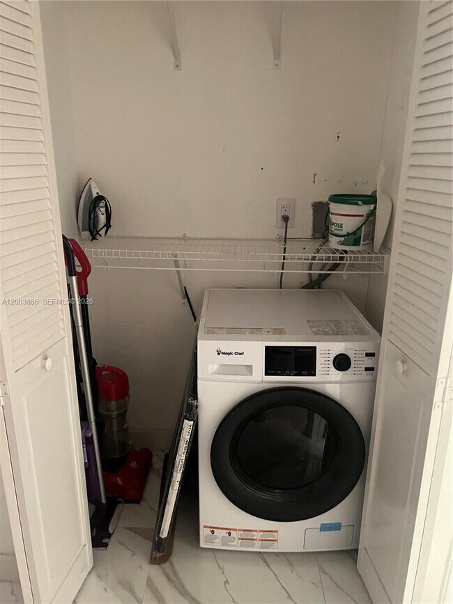 Building Photo - 1611 West Ave