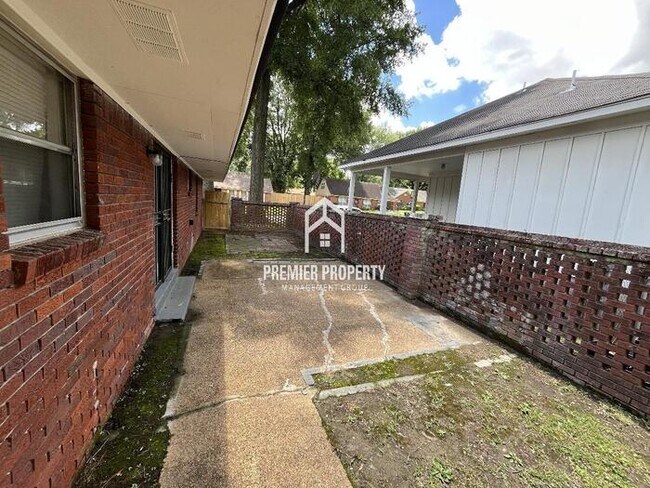 Building Photo - 3247 Boxdale St