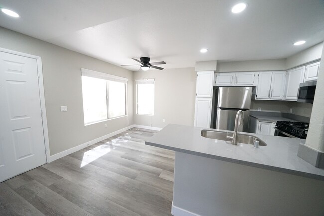 Building Photo - SHOWINGS AVAILABLE NOW