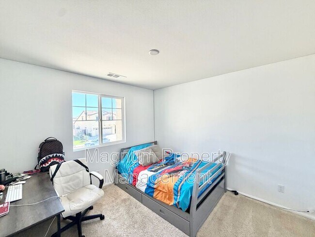 Building Photo - 30120 Crescent Pointe Wy