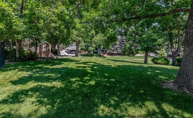 Building Photo - 2 bedroom master suites,2 bathrooms! 1 car...