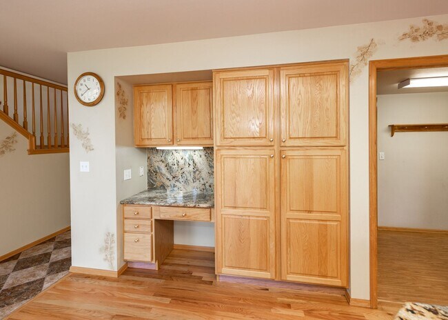 Building Photo - *COMING SOON* 5 Bedroom Broadmoor Beauty A...