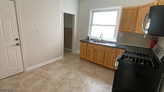 Building Photo - 120 S 7th St