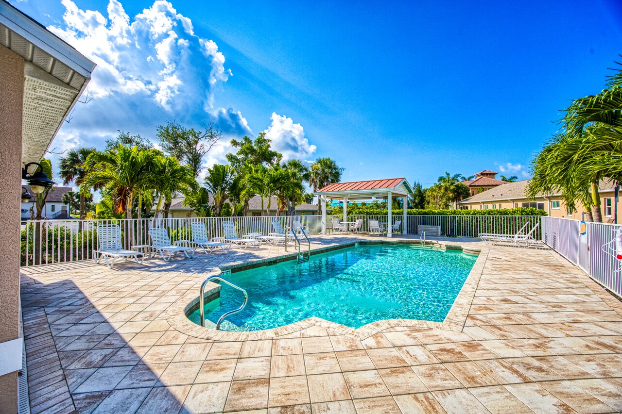 Building Photo - 16840 Sanibel Sunset Ct