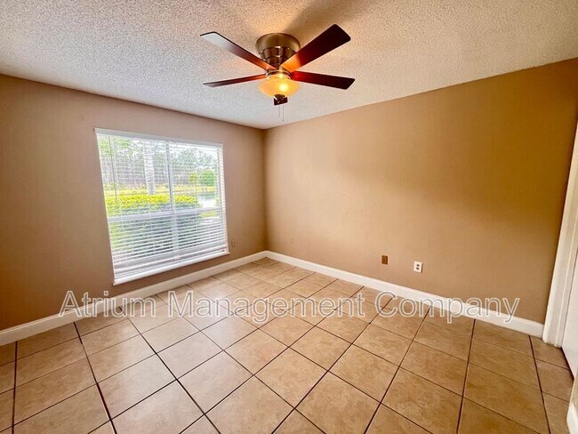 Building Photo - 9481 Highland Oak Dr