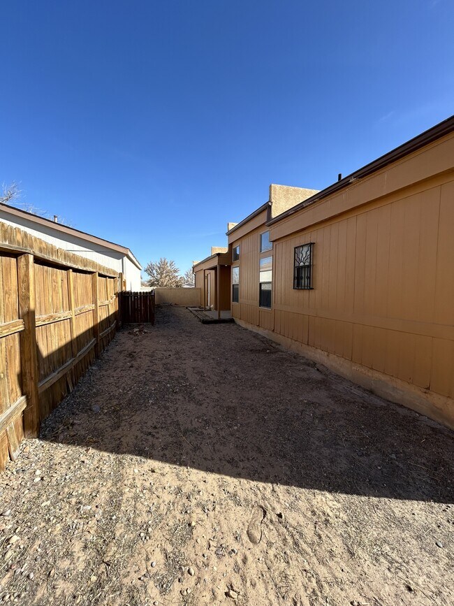 Building Photo - 1464 Lil Ave NE