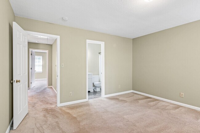 Building Photo - Newly Updated Park Place Townhome in Green...