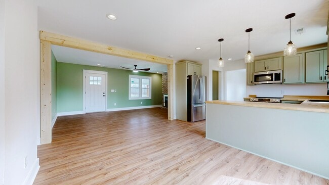 Building Photo - 6115 Zander Rd