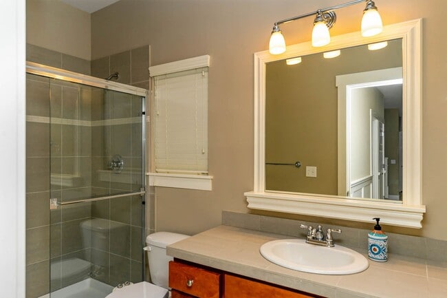 Building Photo - 5Bd/3Ba Lynnwood Home
