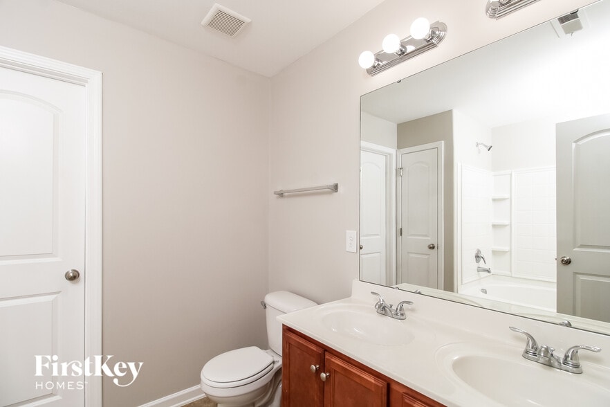 Building Photo - 2322 Deerbrook Forest Ln