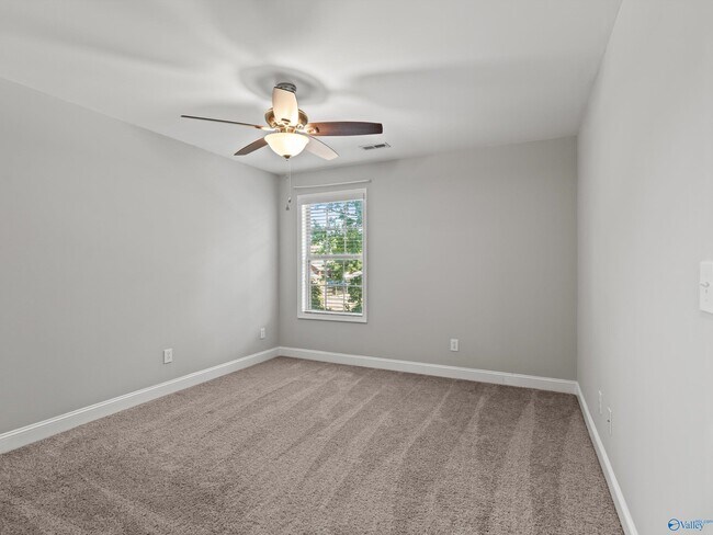 Building Photo - 114 Summer Pointe Ln NW