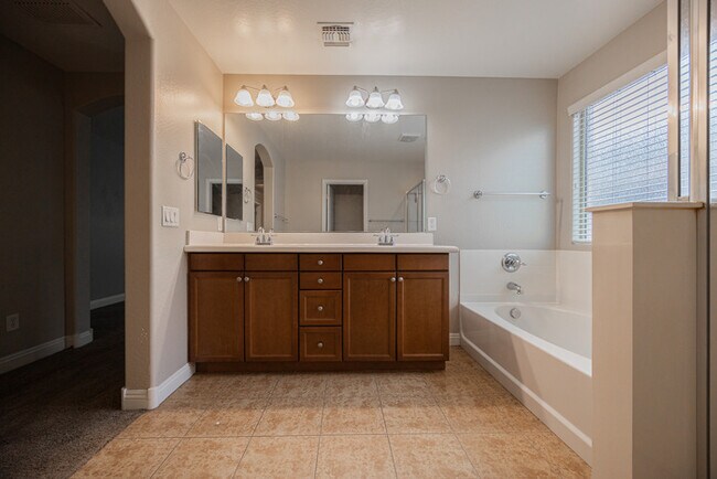 Building Photo - 3314 E Sheffield Rd