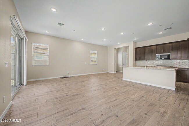Building Photo - 1899 N 140th Dr