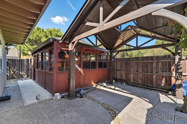 Building Photo - 14 Cider Mill Ct