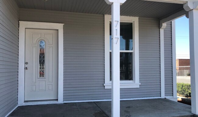 Building Photo - 717 Monterey St