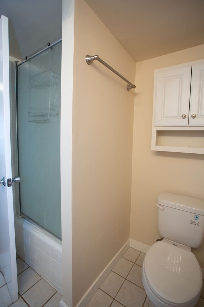 Building Photo - 2533 Ala Wai Blvd