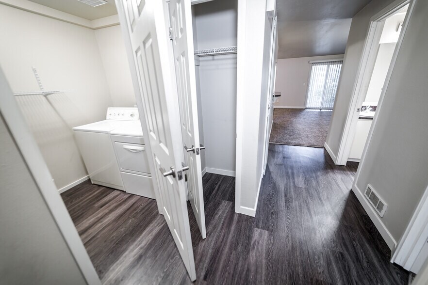 Large 892-square foot unit - 12817 4th Dr SE