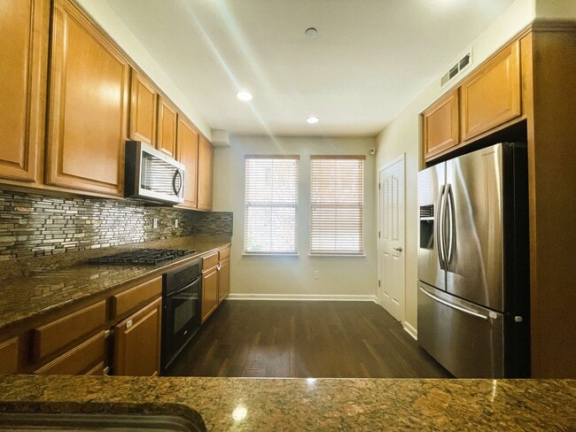 Building Photo - San Jose - 2 Bed, 2 Bath Condo Spacious San Jose Home in Convenient Location