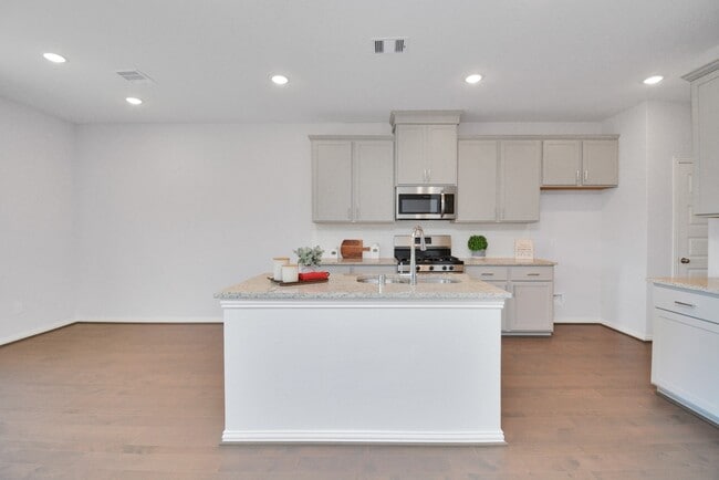 Building Photo - 27911 Western Crk Ct