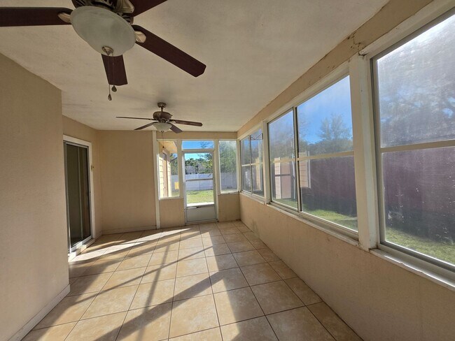 Building Photo - 3/2 in Northridge