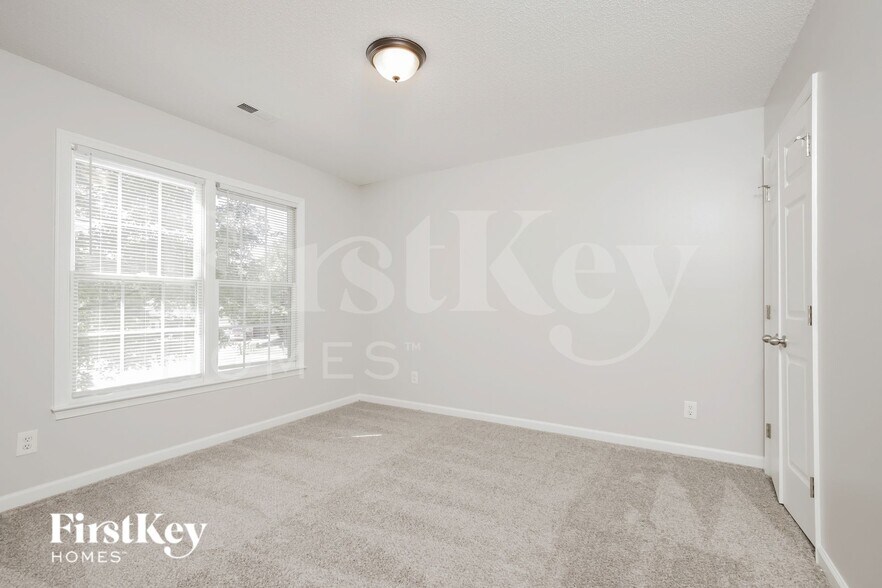 Building Photo - 6805 Renwick Ct