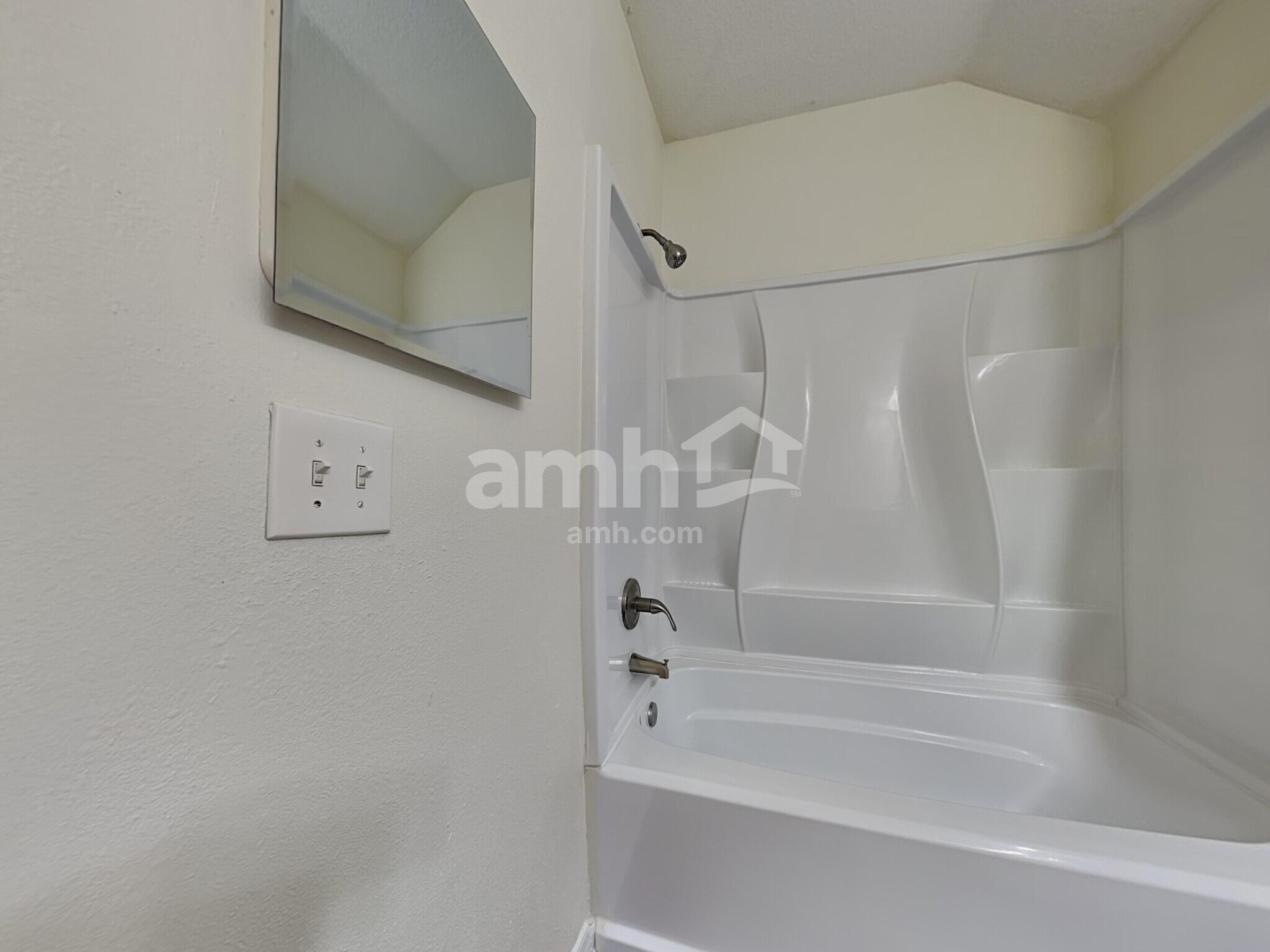 Building Photo - 10225 Summerview Cir