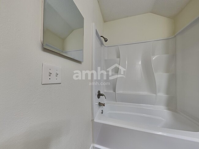 Building Photo - 10225 Summerview Cir