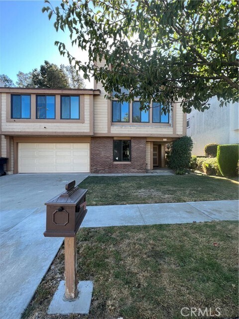 Building Photo - 2936 Briarwood Dr