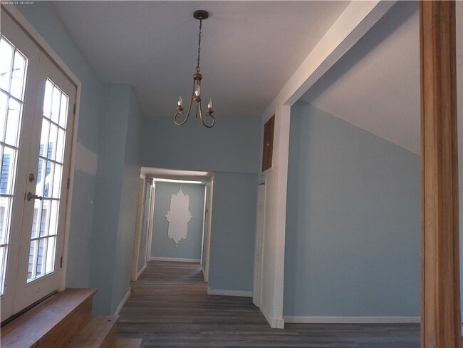 Building Photo - 661 NY-235