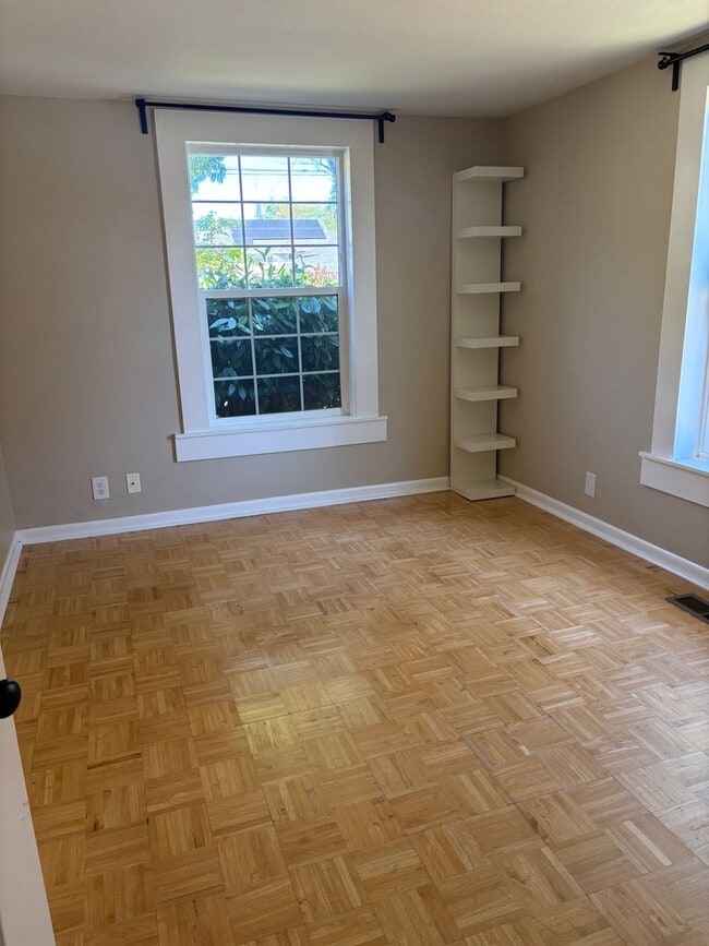 Building Photo - Cute Updated Home in Newberg