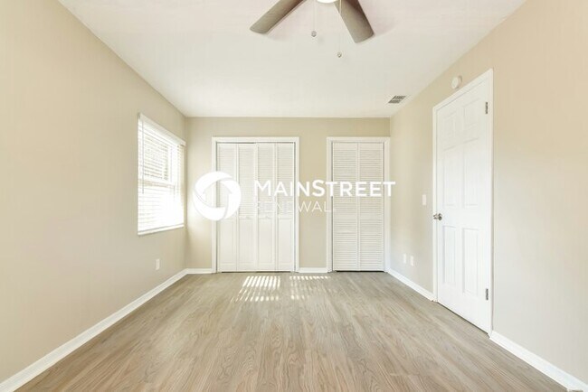 Building Photo - 5 Bedroom Pet-Friendly Home in Brandon, FL with Main Street Renewal