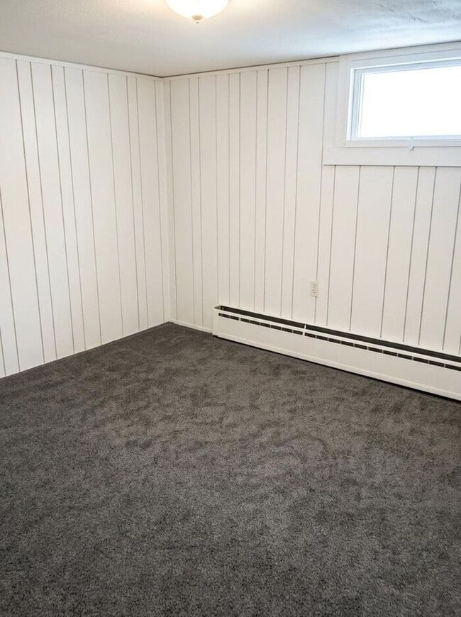 Building Photo - 5 Bed, 2 Bath Home NEAR CSU!