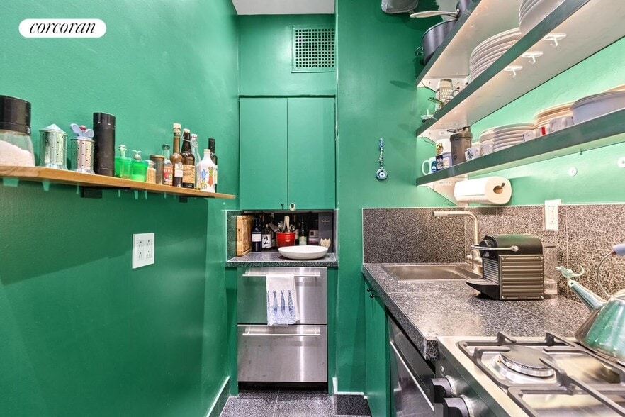 Building Photo - 8 W 13th St