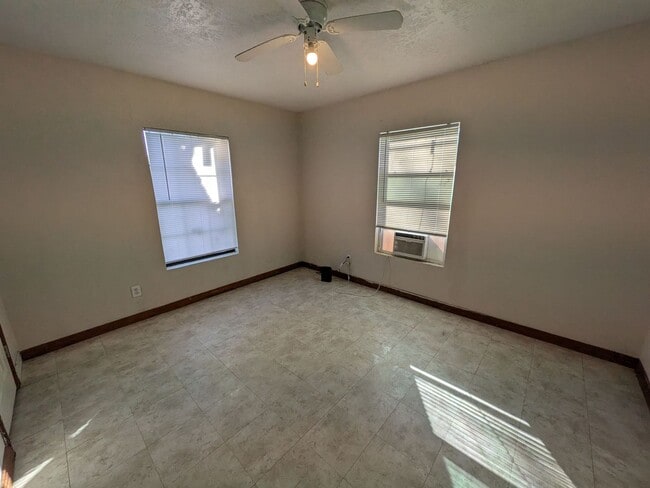 Building Photo - 475 Mitchell St