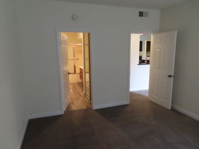 Building Photo - Resort Style Living in Mission Valley - 2 ...