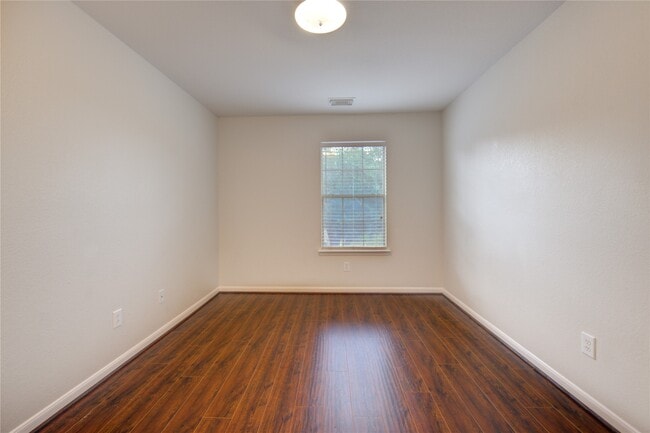 Building Photo - 15518 Miller House Ln