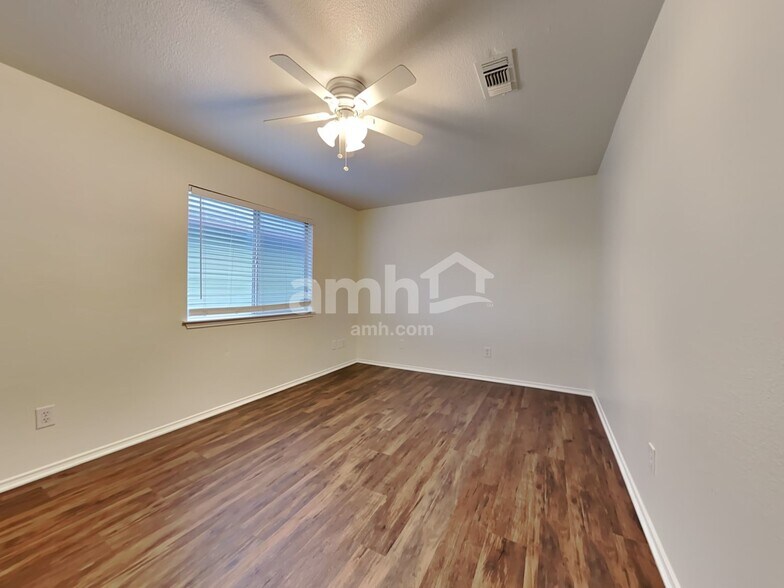 Building Photo - 9749 Parkmere Dr