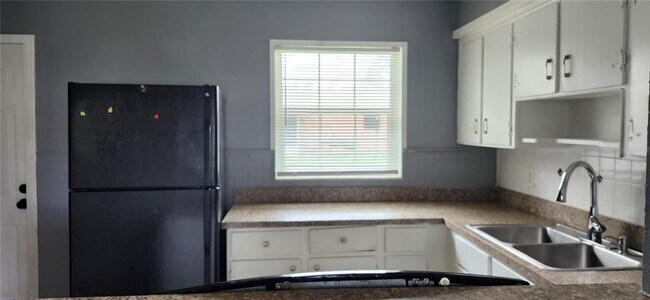 Building Photo - 5205 S 82nd St