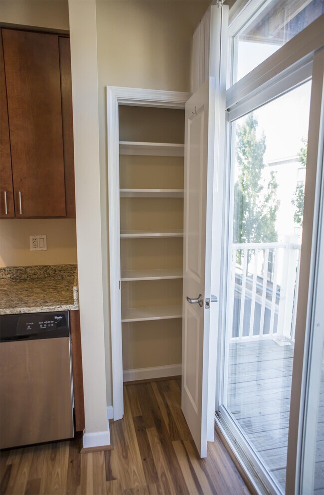 Building Photo - 2517 Sayles Pl SE