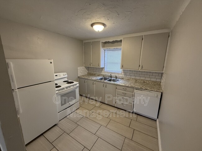 Building Photo - 1105 7th St