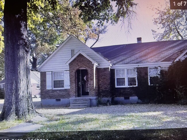 Building Photo - 1913 Lamar Ave