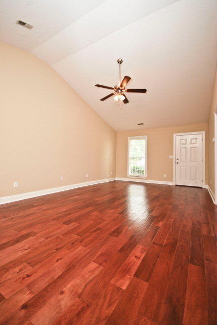 Building Photo - 115 Orchard Way
