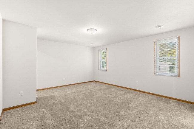 Building Photo - 544