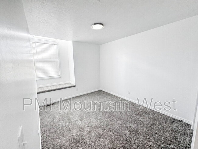 Building Photo - 36 Orchard Ln