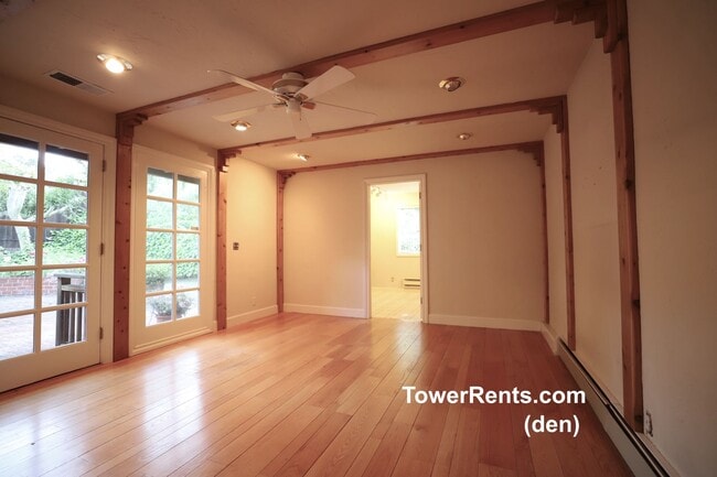 Building Photo - Santa Rosa: 3 bedroom, 2 1/2 bath Home wit...