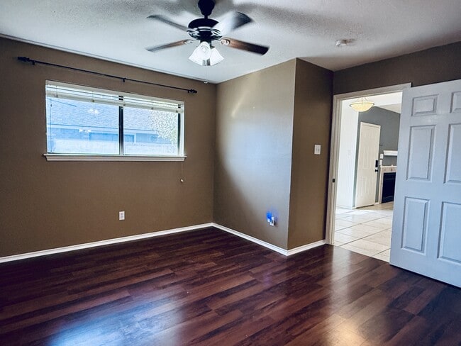 Building Photo - 621 Luther Dr